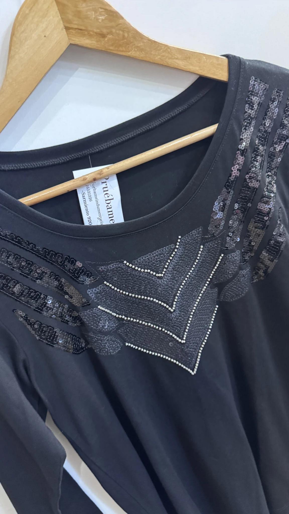 Remera bordada algodón